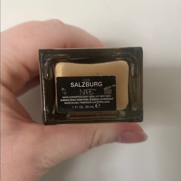 NARS Radiant Cream Foundation - Salzburg has been used once, not my shade - Picture 2 of 3